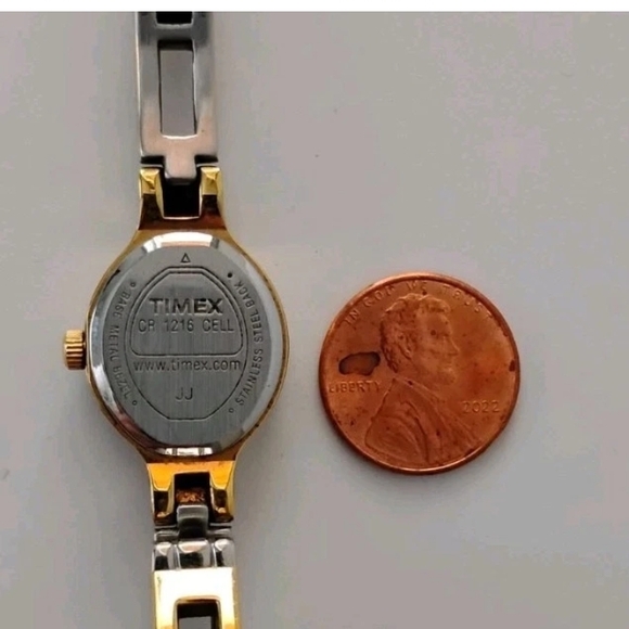 Ladies Timex Two Tone Analog Link Bracelet Watch Casual Luxury Working - Picture 8 of 8